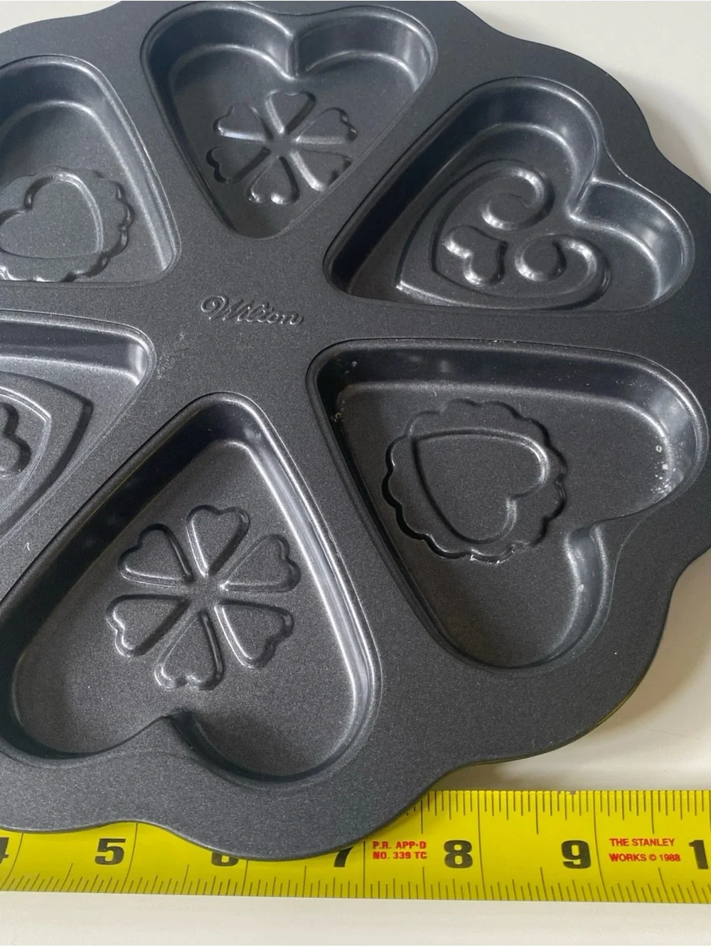 Wilton Heart-Shaped Multi-Cavity Nonstick Cake Pan - non stick 6 spaces 11” diam